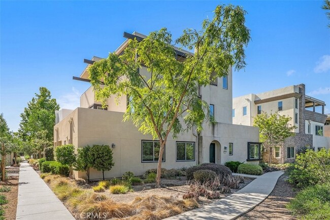 Building Photo - 123 Interval