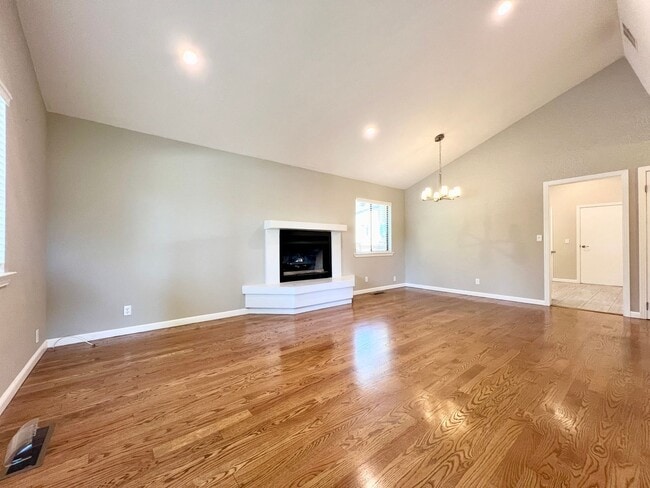 Building Photo - Stylishly Updated 2-Bed, 2-Bath Home - Private Garage