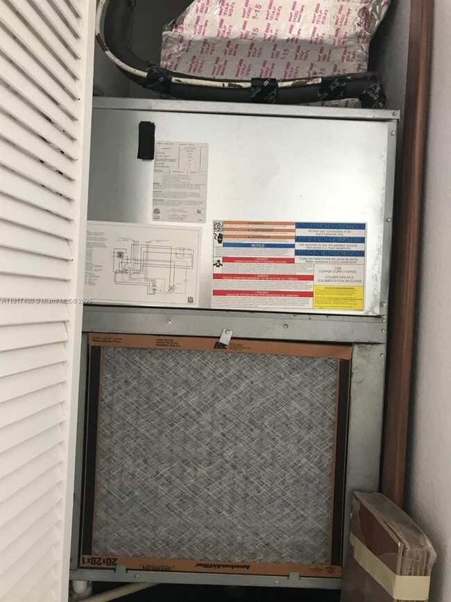 Building Photo - 3355 NE 13th Cir Dr