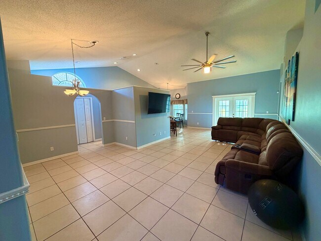 Building Photo - Waterfront 3/2 in River's Pointe - FOR RENT