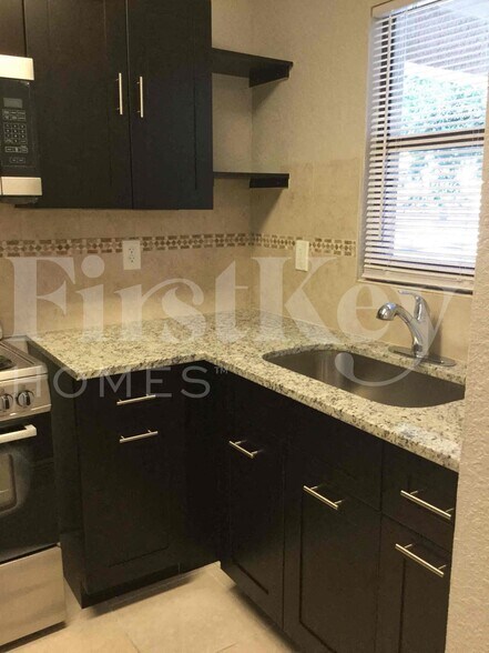 Building Photo - 2610 SW 5th St