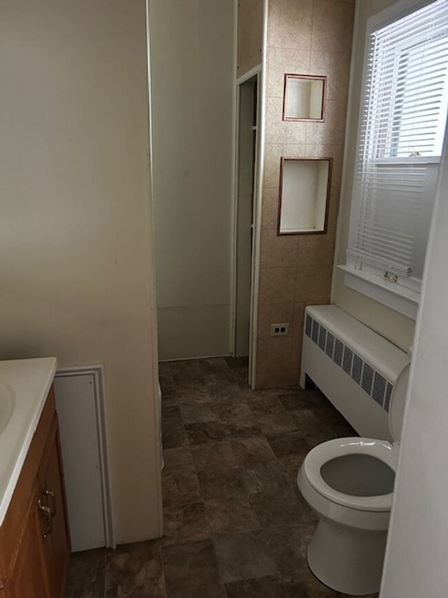 Building Photo - 701 N 11th St