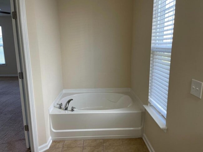 Building Photo - 5373 Grosseto Way
