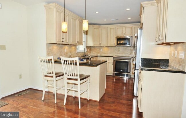 Building Photo - 7411 Salford Ct