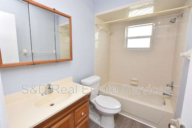 Building Photo - 6305 Christina Groves Cir E