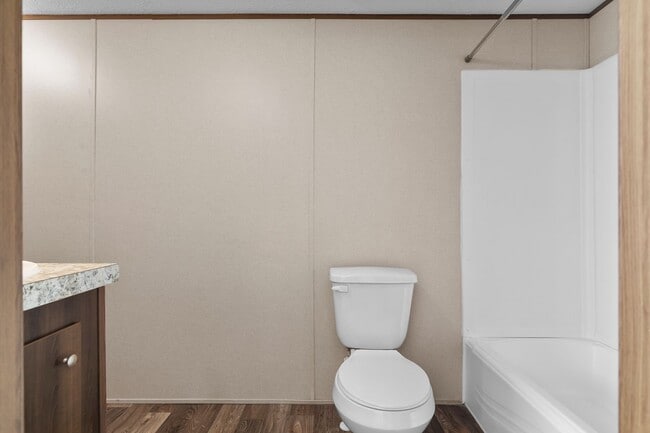 Building Photo - 2 Bedroom, 2 Bathroom Home