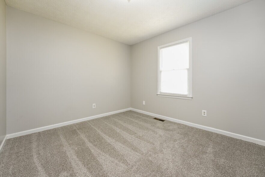 Building Photo - 700 Stacia Dr