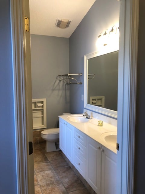 Building Photo - 905 Lowry Ct