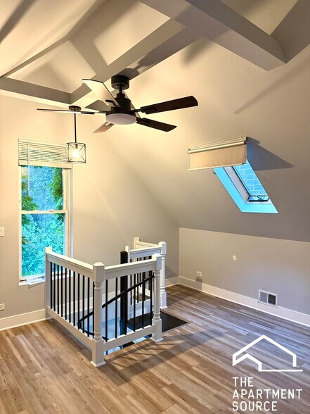 Building Photo - 942 N Elston Ave