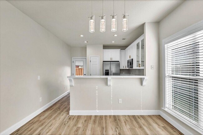 Building Photo - Completely Renovated 4 Bed/2 Bath in White...