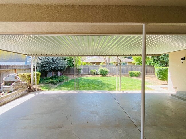 Building Photo - $2,395 Herndon & First, Spacious 4 Bedroom...