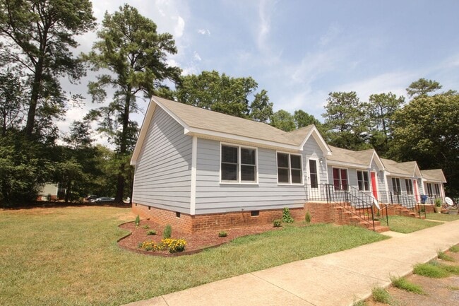 Building Photo - Adorable 2 Bedroom, 1 Bath in East Raleigh near Cary Crossroads - Pet Friendly!