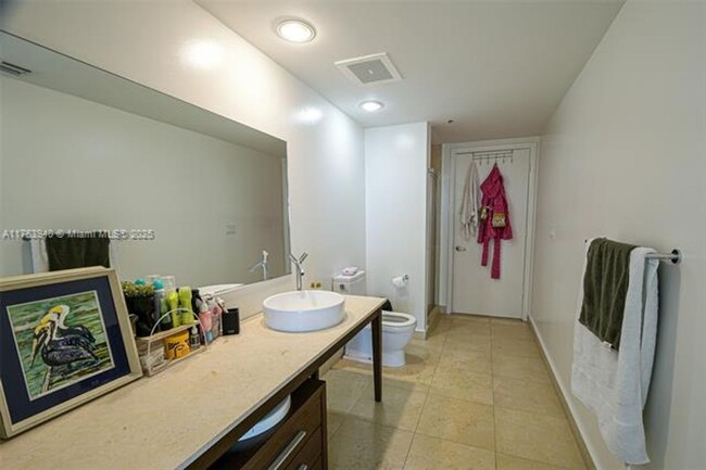 Building Photo - 495 Brickell Ave
