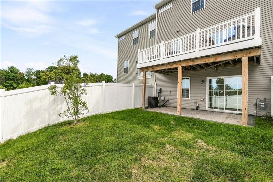 Fenced yard - 1403 Wilmer Park Ln