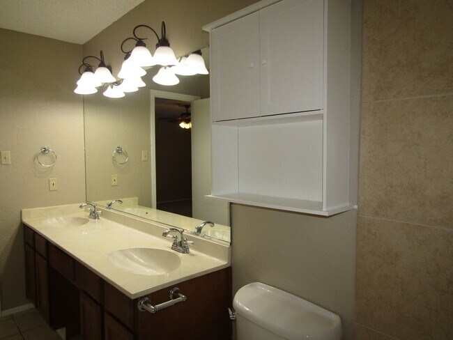 Building Photo - 7612 Islander Dr