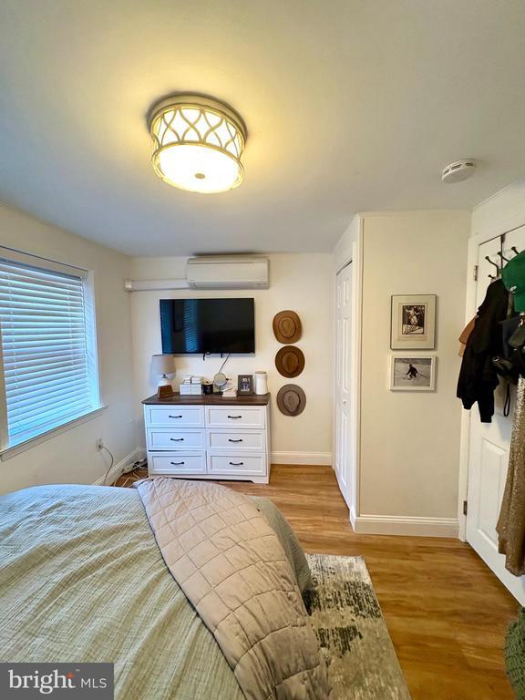 Building Photo - 119 Maple St