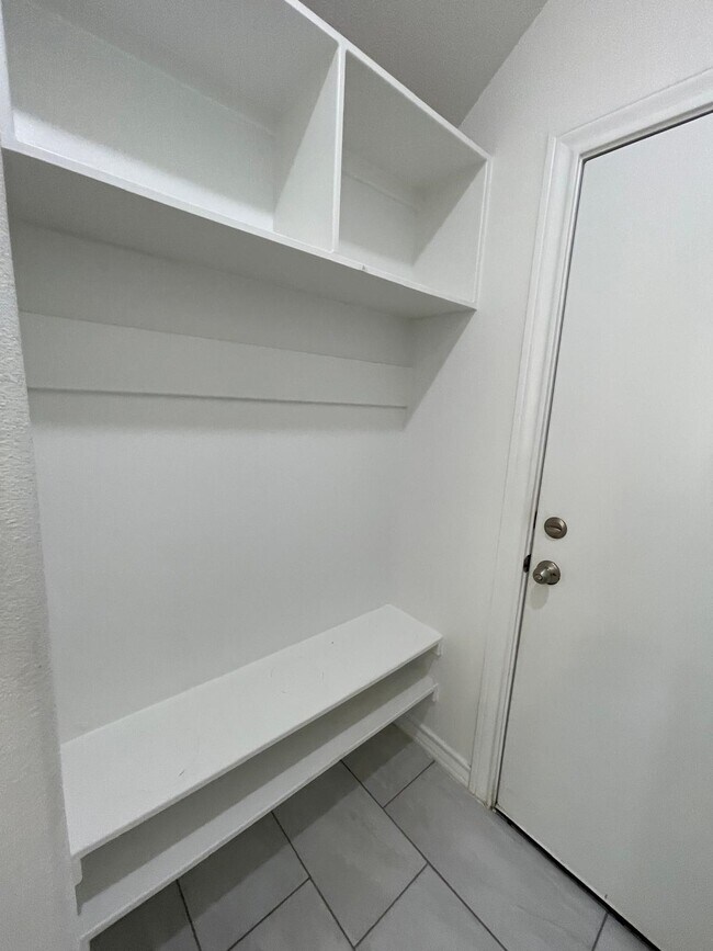 Building Photo - 9917 Bijan Dr