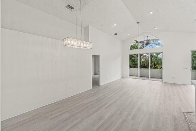 Building Photo - 7728 Edinburough Ln