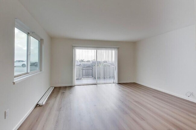 Building Photo - 1707 Shore Line Dr