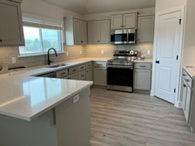 Building Photo - FIRST MONTH FREE - Beautiful New Home!