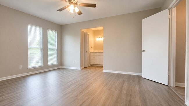 Building Photo - 1811 Hanbury Ct