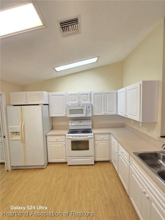 Building Photo - 1401 Valencia Ave