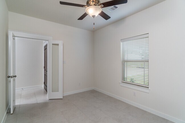 Building Photo - 40315 S Hill Pass