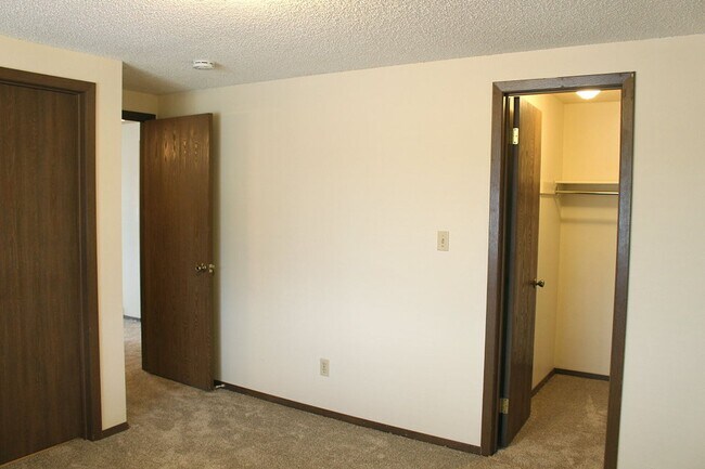Building Photo - 3645 Butternut Dr
