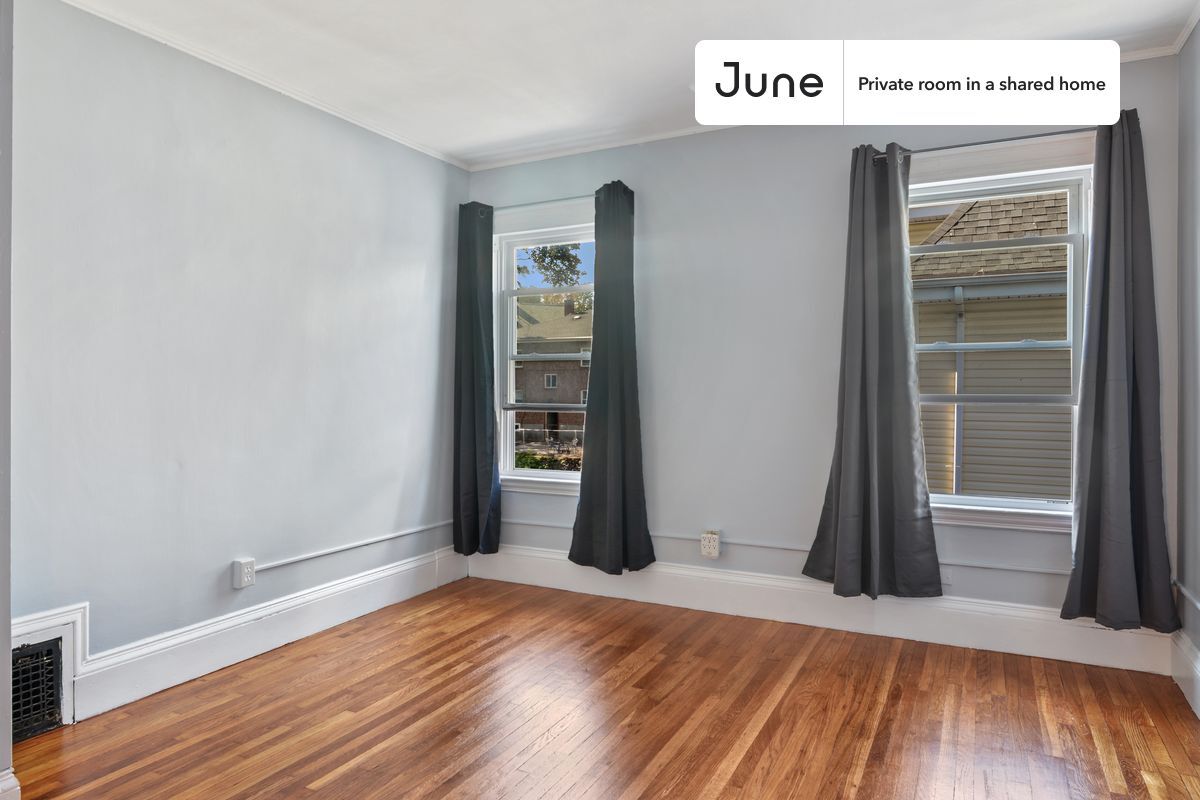 Building Photo - Room in Shared 6 bed/1.5 bath home