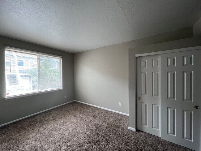 Building Photo - 1 Bed 1.5 Bath Townhome in Aurora!