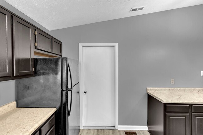 Building Photo - 833 Delray Dr