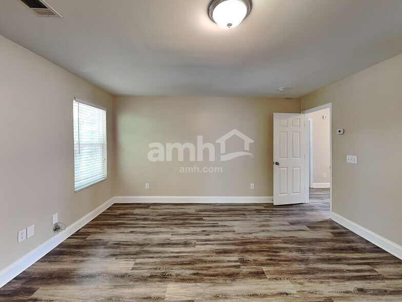 Building Photo - 2774 Jordan Ln