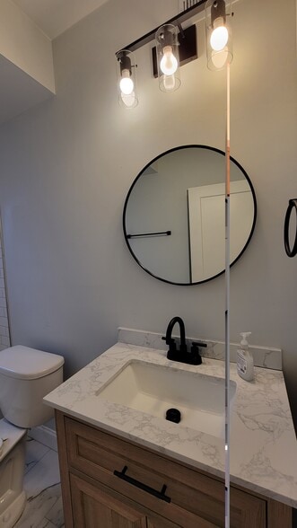 Building Photo - 5539 Holly Hills Ave