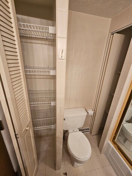 Building Photo - 440 Drummond St