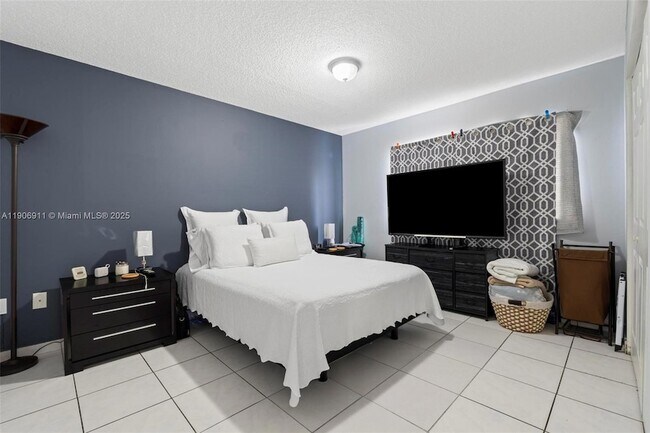 Building Photo - 2735 W 61st Pl