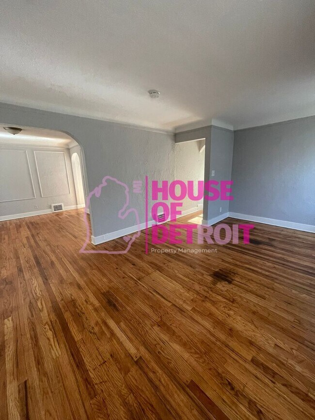 Building Photo - SECTION 8 ONLY | 4 BEDROOM | 3 BATH | FREE...