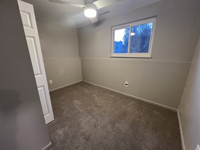 Building Photo - 4765 Nightingale Dr