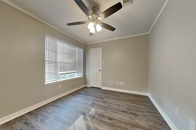 Building Photo - 18623 Singing Woods Dr