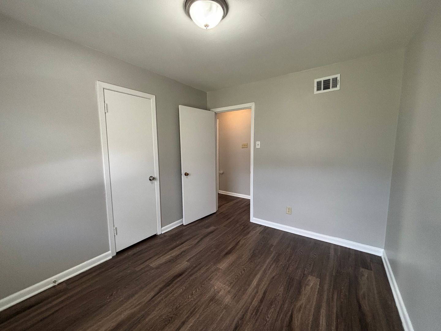 Building Photo - 2160 St Elmo Ave