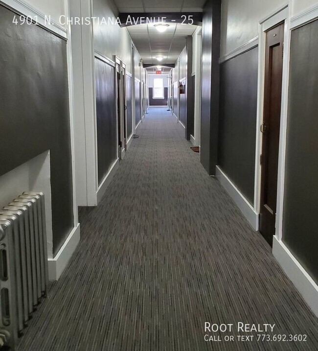 Building Photo - East Albany Park - Updated Top-Floor Studi...