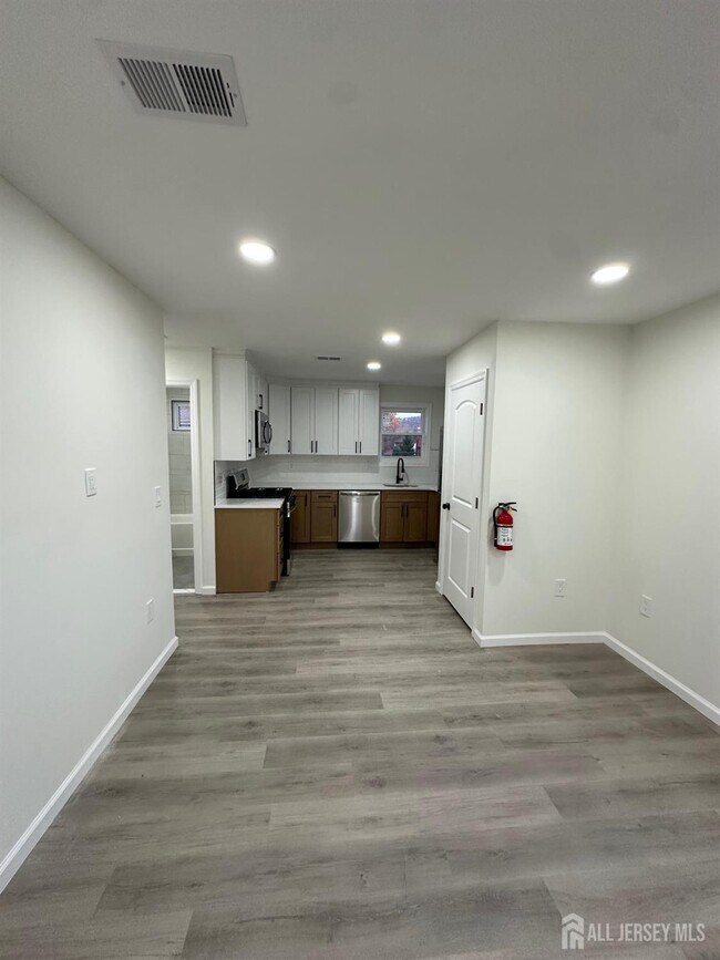 Building Photo - 112 Fairview Ave