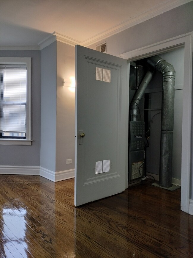 Building Photo - 1739 W 80th St