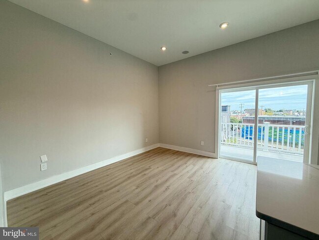Building Photo - 2421 Frankford Ave