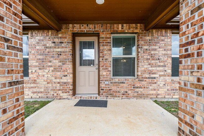 Building Photo - 3927 McDonough Way