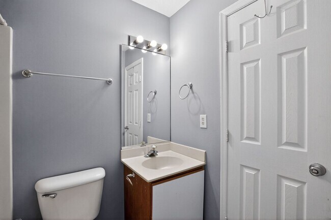 Building Photo - 3 Bedroom Townhouse King George