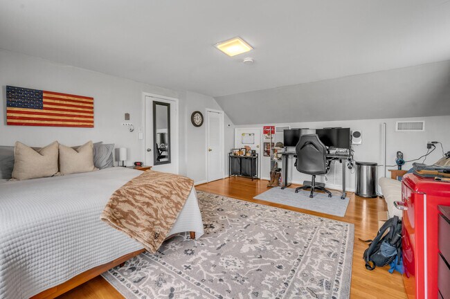 Building Photo - 653 Mt Vernon Dr