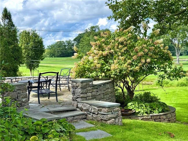 Building Photo - 92 N Country Club Dr