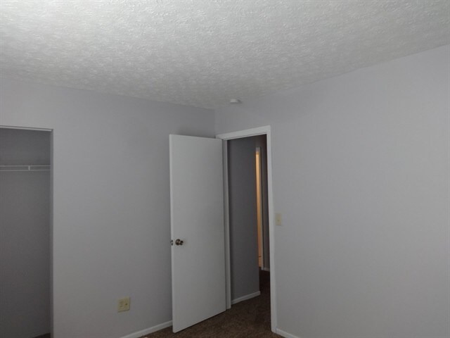 Building Photo - 15 E Woodfield