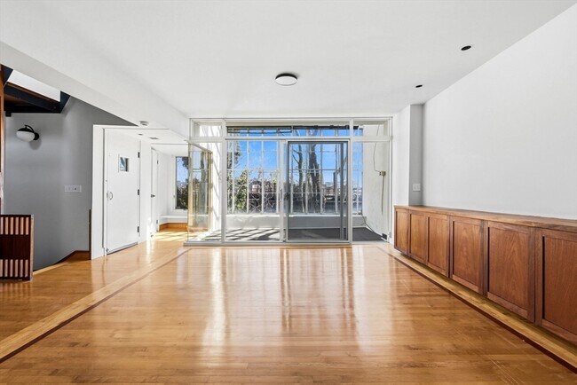 Building Photo - 298 Columbus Ave