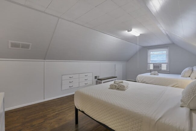 Building Photo - 1275 E Weber Rd